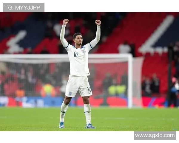 贝林厄姆精彩远射助力球队在欧冠赛场上大放异彩